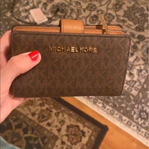 Michael kors wallet basically new barely used!